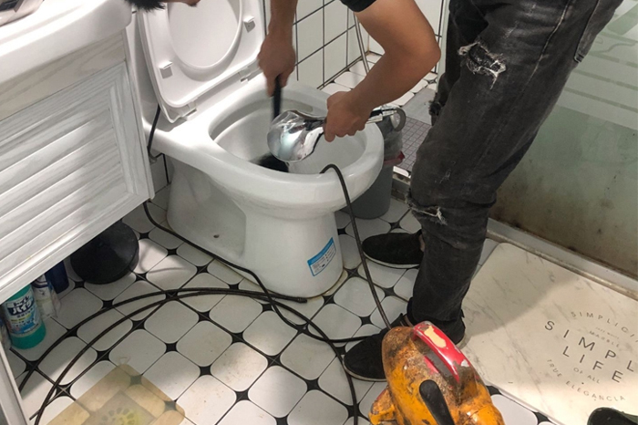 甘德马桶堵塞自己疏通还是找师傅?专业上门服务让你省时更省心