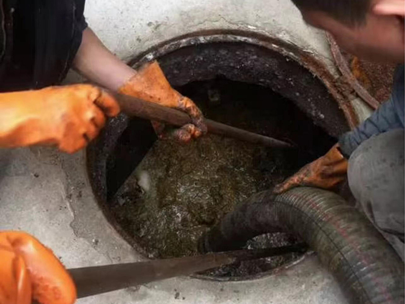 甘德清理化粪池时如何避免沼气的危害?